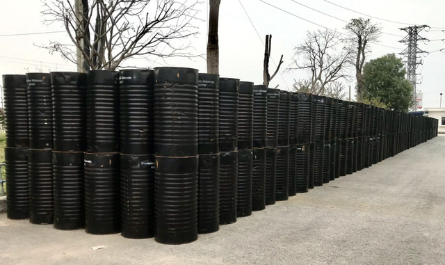 Giá nhựa đường lỏng trên thị trường thường khác nhau tùy loại và số lượng mua.