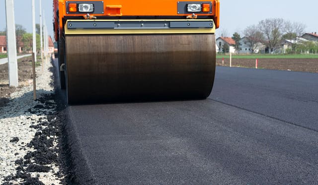 Nhựa đường phuy 60/70 được sử dụng phổ biến trong các công trình hạ tầng.