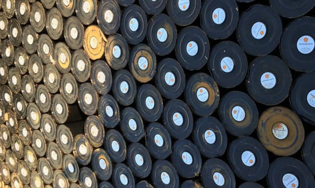 Nhựa đường Shell 60/70 được sản xuất theo tiêu chuẩn nghiêm ngặt, nổi bật về độ ổn định.