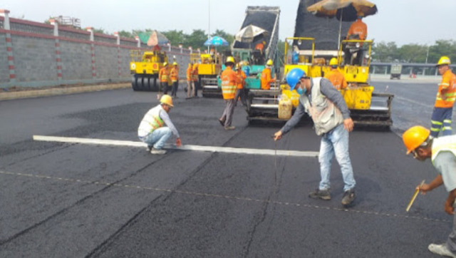 Sự khác biệt giữa nhựa đường xá và phuy nằm ở quy cách cung ứng và điều kiện thi công.